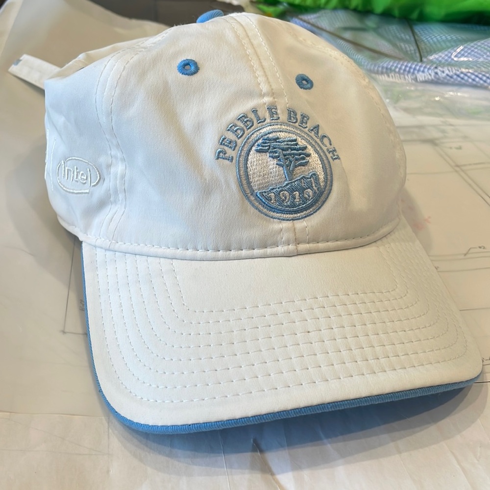 Brand NEW WITHOUT tags. Perfect pebble beach hat. Authentic. White/light blue.